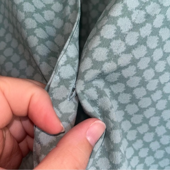 White House Black Market Blue/Green Printed Hidden Button Blouse - Picture 2 of 3